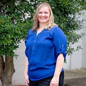 a profile picture of Julie Obregon, a speaker at the conference.